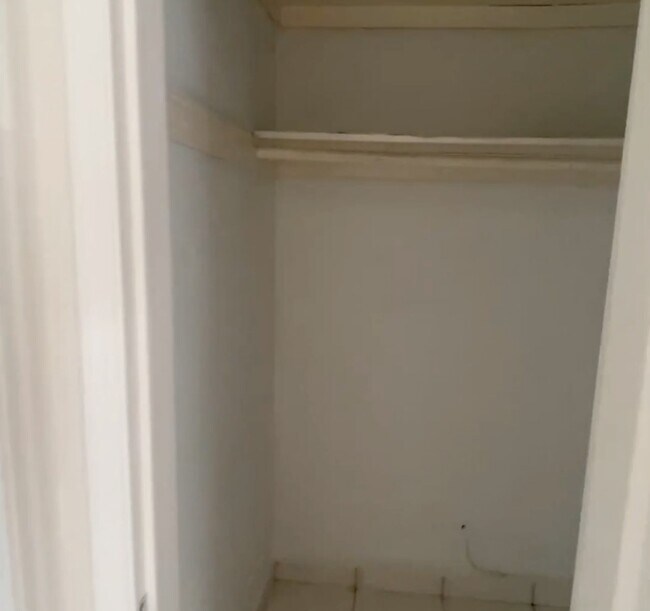 Building Photo - 555 SW 16th Ave