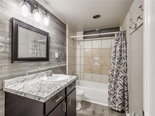 Building Photo - 1144 N McKinley Ave