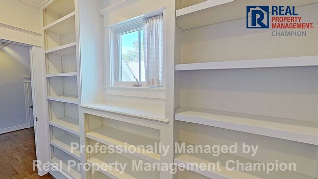 Building Photo - Exquisite Executive Home in Autumn Hall