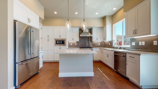 Building Photo - Bright and beautiful Home in Coffey Park! ...