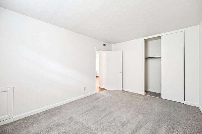 Building Photo - 1738K E. Long St.