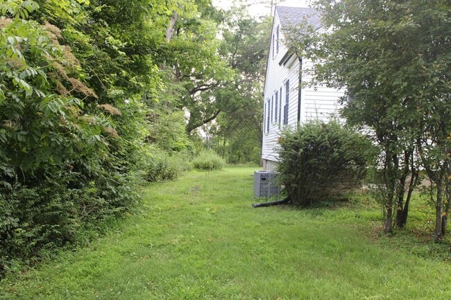 Building Photo - 213 Old Bates Gates Rd