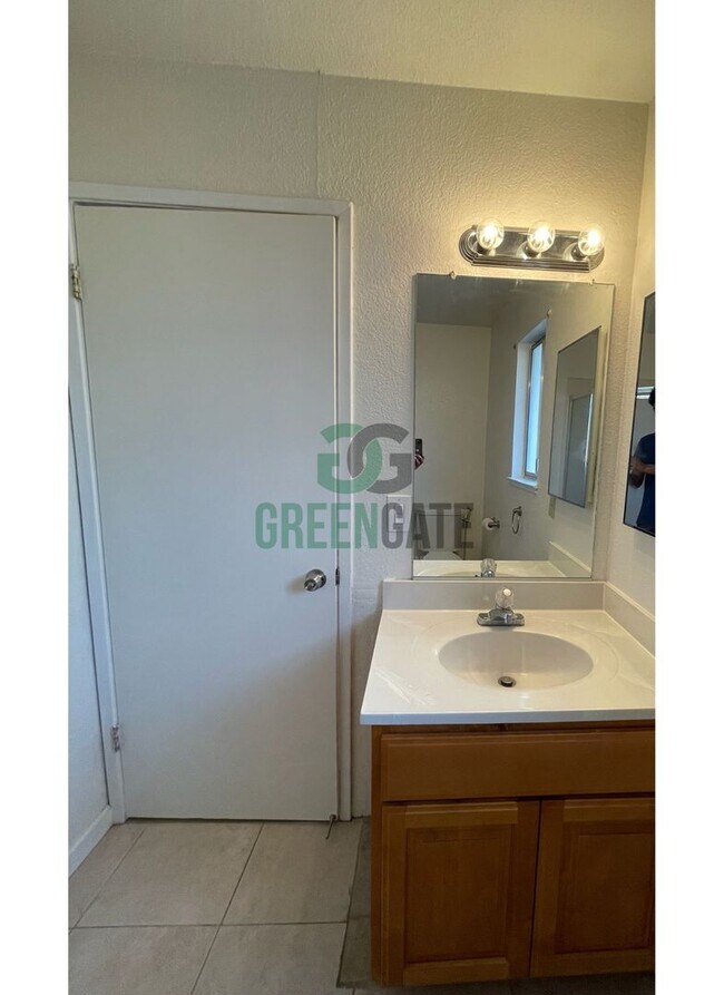 Building Photo - 177-179 Manzanita Lane