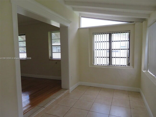 Building Photo - 436 Lark Ave