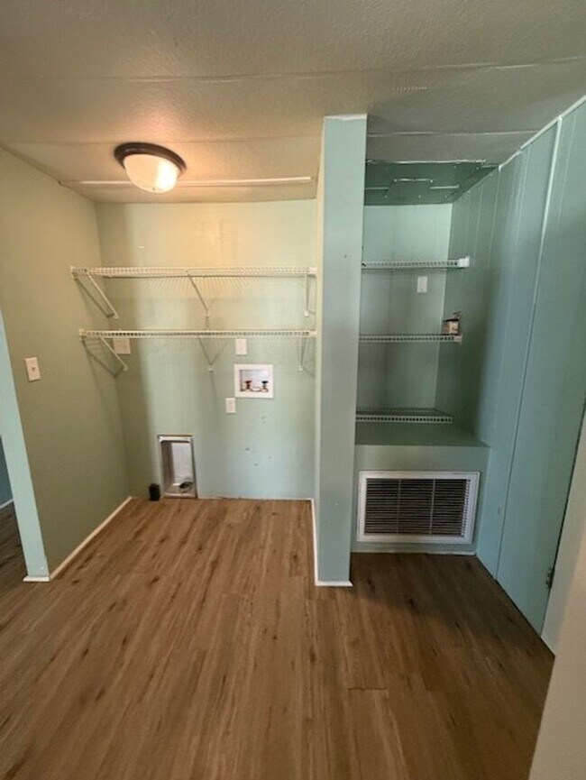 Building Photo - 3 Bedroom Spacious Home - Contact Property Pros