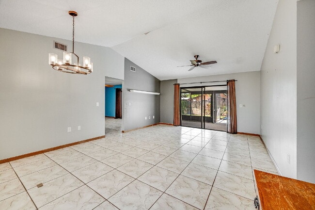 Building Photo - Beautifully updated Pool Home