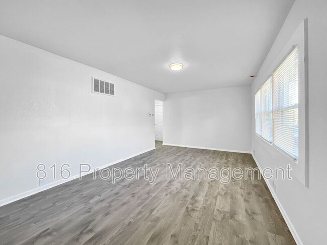 Building Photo - 6607 E 110 Terrace