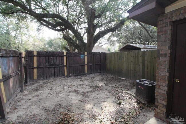 Building Photo - 1455 Acorn Ln