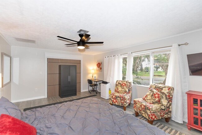 Building Photo - 107 Iona Ave