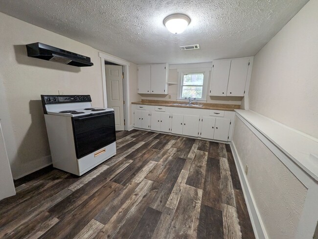 Building Photo - 1020 N Main St