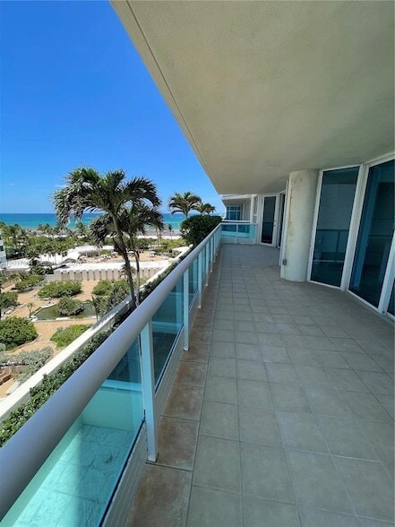 Building Photo - 5025 Collins Ave