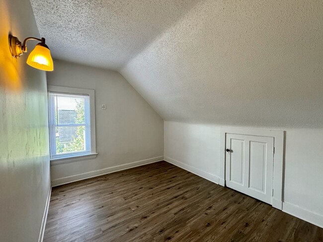 Building Photo - 301 W McMillan St