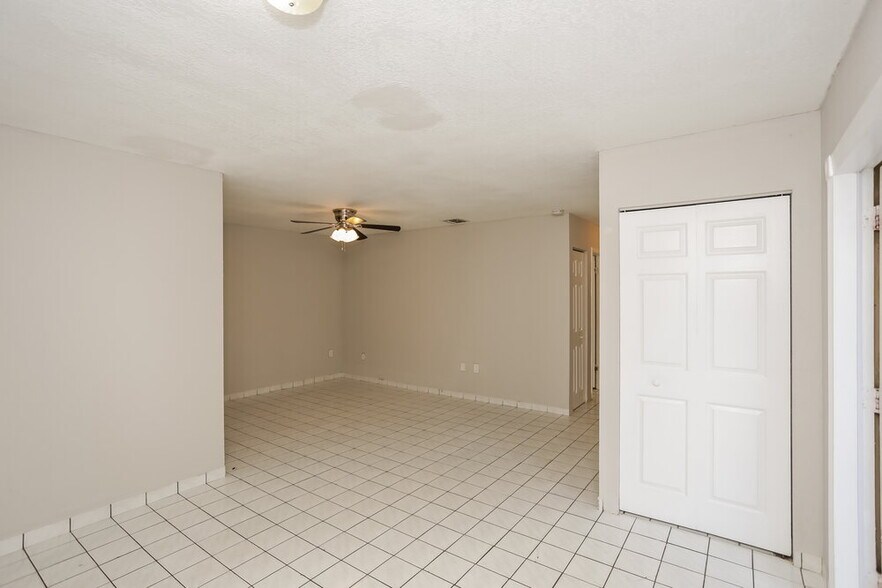 Building Photo - 12340 SW 207th Terrace