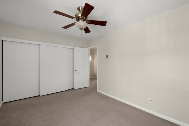 Building Photo - 843 Valley Ave