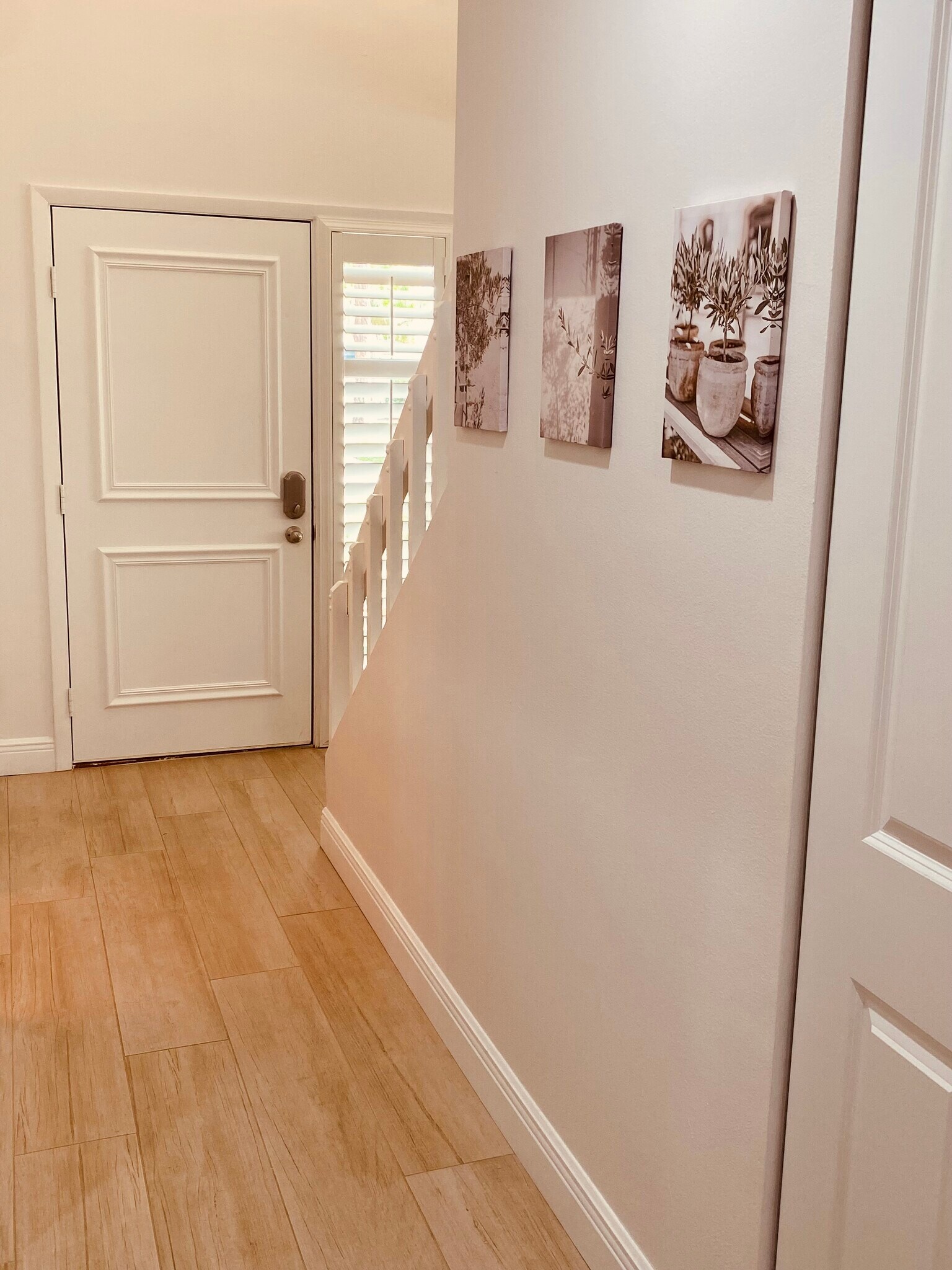 Building Photo - 833 Meadowland Dr