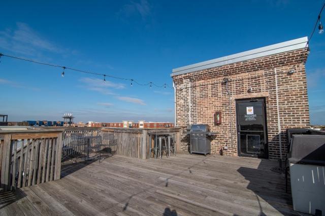 Building Photo - 2 bedroom in CHICAGO IL 60647