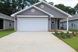Building Photo - Modern 3BD/2BA in Ashland Manor – Open Lay...