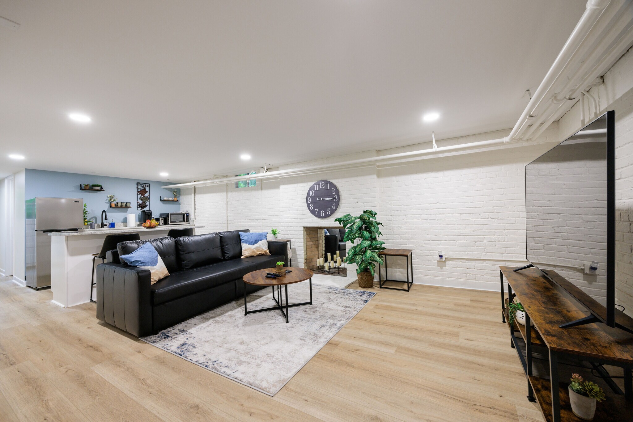 Building Photo - 7218 Monument Ave