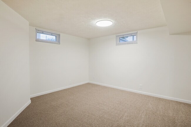 Building Photo - 1003 E Hopkins Dr