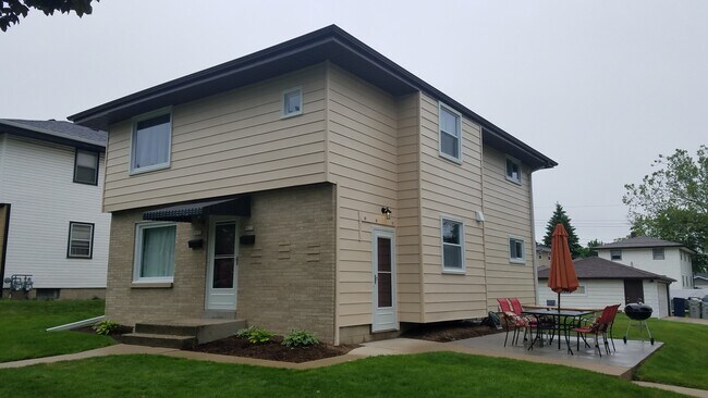 Primary Photo - 9033 W Crawford Ave