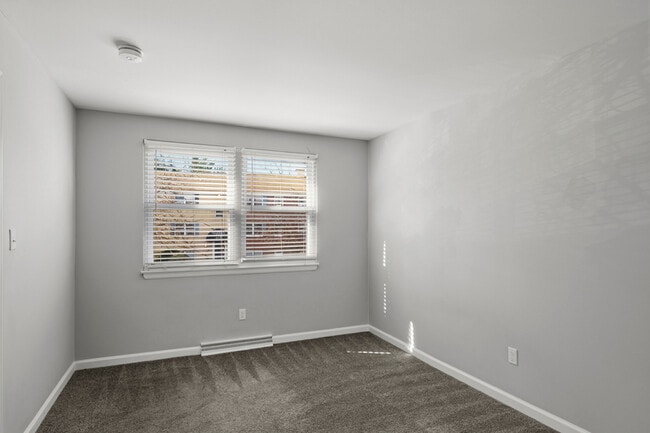 Building Photo - 4411 Falls Bridge Dr