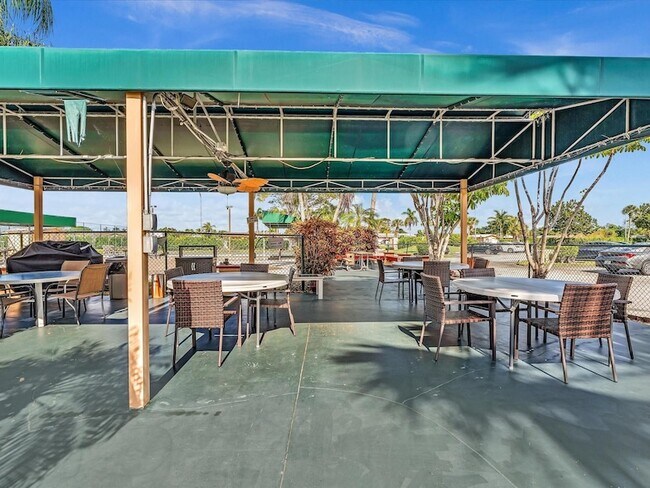 Building Photo - 6570 Royal Palm Blvd