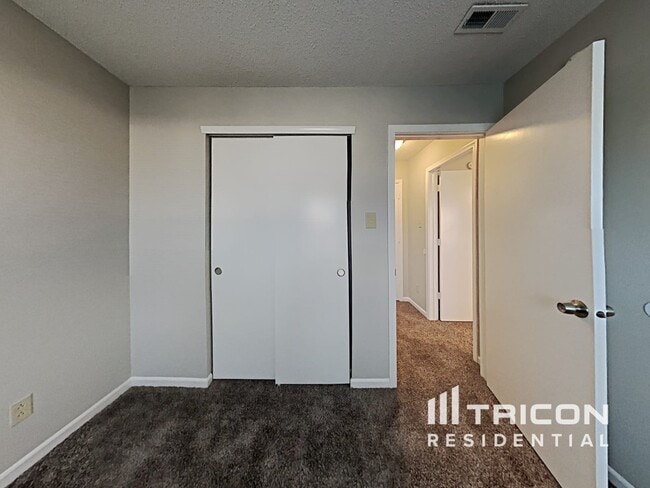 Building Photo - 10664 Glenayr Dr