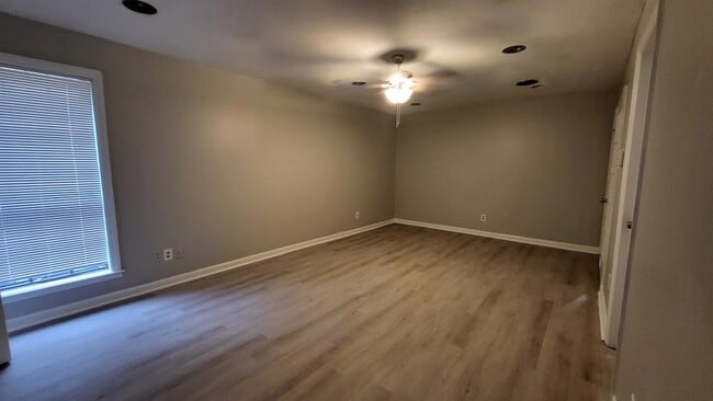 Building Photo - 5195 Wren Cove