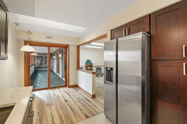 Building Photo - 150 Red Top Dr