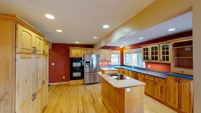 Building Photo - 1301 Center St