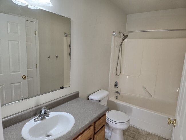 Building Photo - 745 Linda Ln