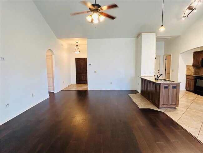 Building Photo - 471 Verona Way