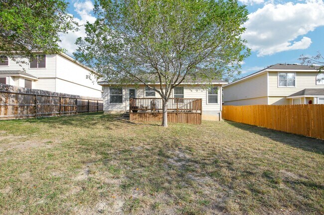 Building Photo - Stunning Open-Concept Home with Modern Amenities and Prime Location