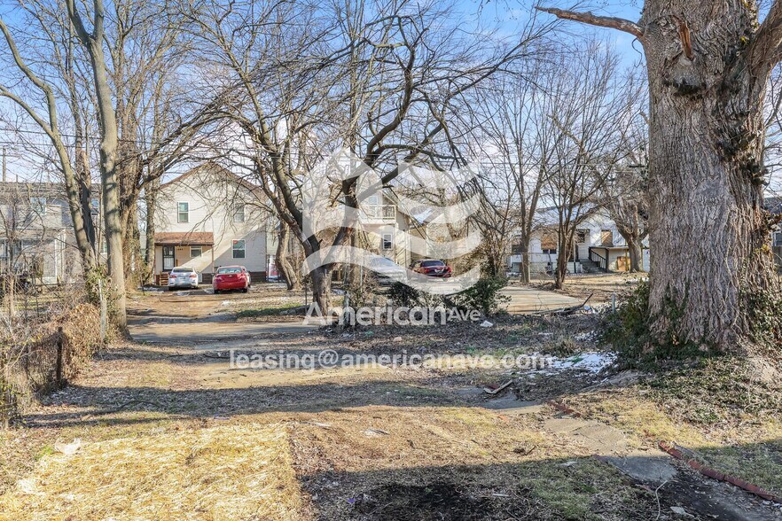 Building Photo - 1849 W Gaulbert Ave