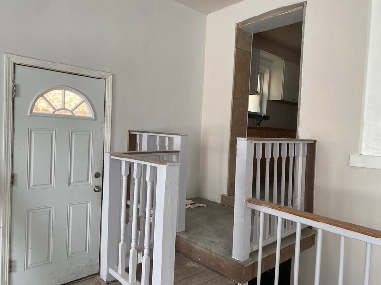 Building Photo - 3704 W 69th Pl