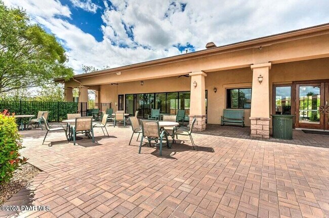 Building Photo - 6236 E Stafford St