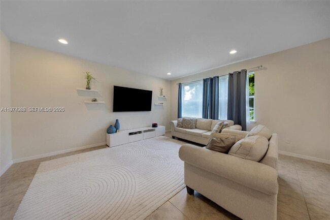 Building Photo - 932 Banyan Dr