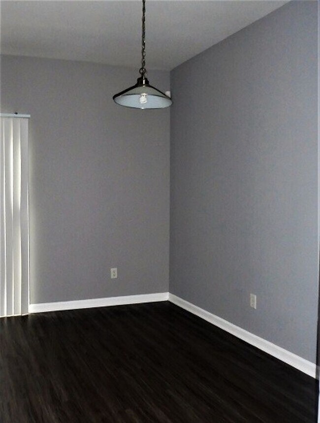 Building Photo - 3BR/2.5BA Townhome in Cobblestone Cove, Move In Ready - Paint and Flooring is new