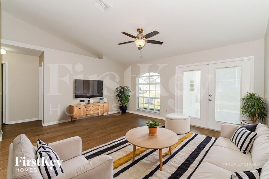 Building Photo - 118 NE 6th Ave