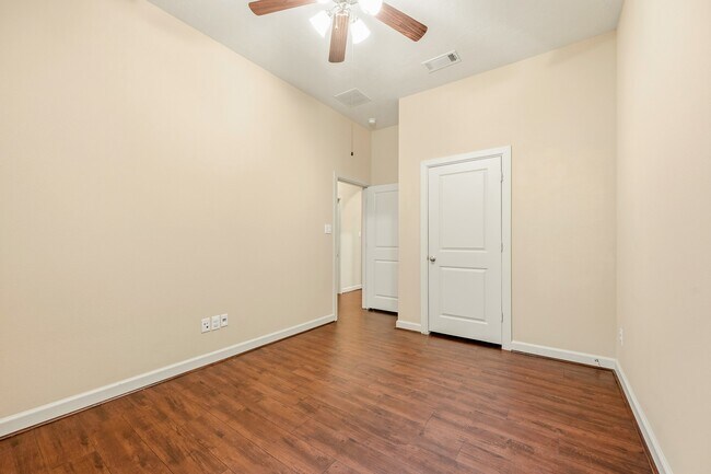 Building Photo - 18315 E Willow Oak Bend Dr