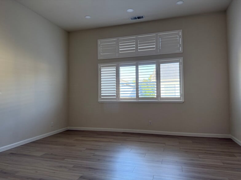 Building Photo - 15680 Atlantus Ave