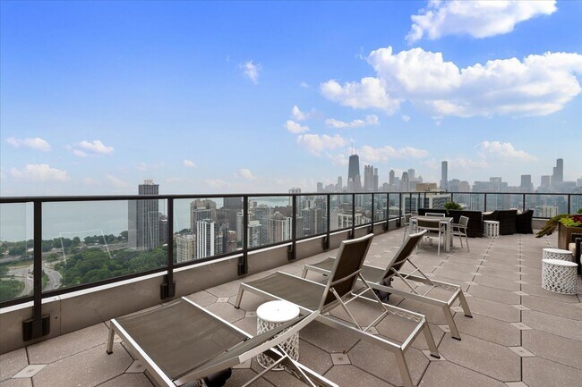 Building Photo - 1660 N La Salle Dr