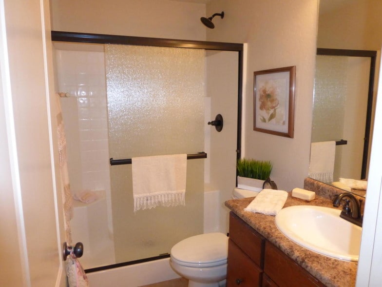 Master Bathroom - 370 1425 N St