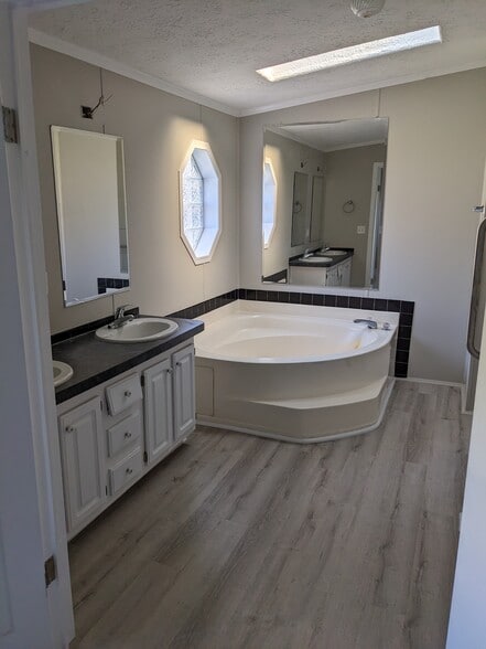 Building Photo - 1401 Harbor House Dr