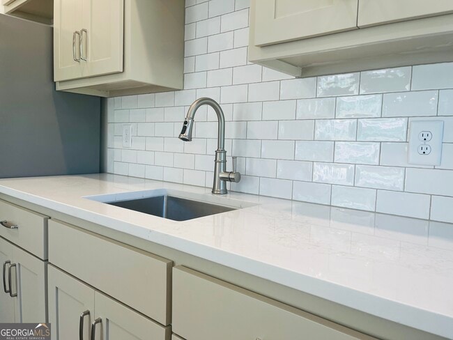 Building Photo - 105 Gardenia Ln