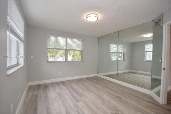 Building Photo - 4801 Grapevine Wy