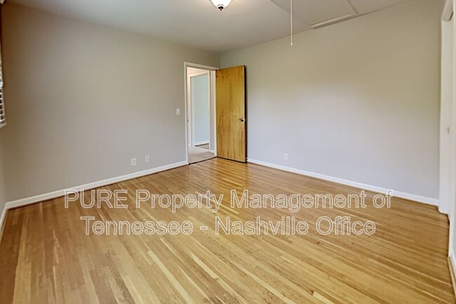Building Photo - 573 Whispering Hills Dr