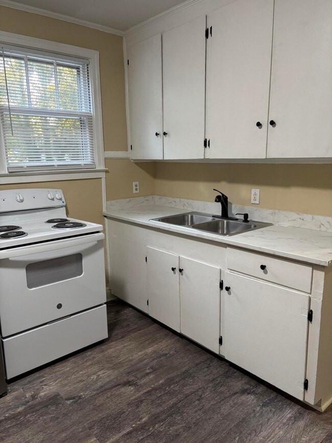 Building Photo - 901 Miller Rd