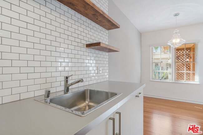 Building Photo - 2409 28th St