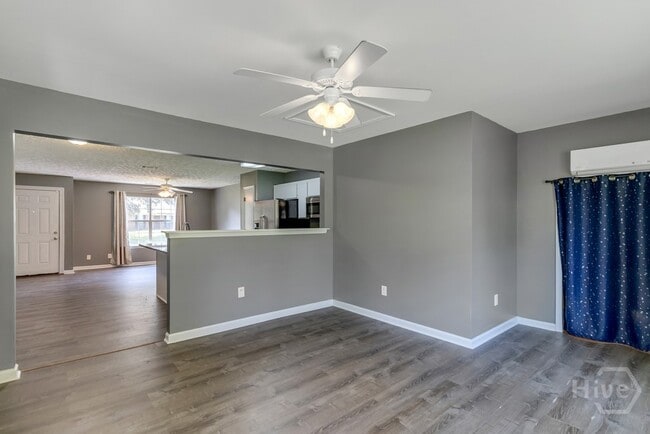 Building Photo - 402 Sterling Creek Dr
